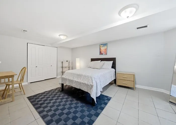 Cozy Woodlawn Garden Apartment